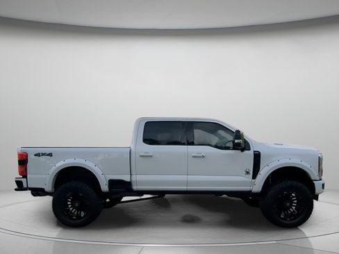Certified 2024 Ford F250 Lariat w/ Lariat Ultimate Package AWD/4WD image 32