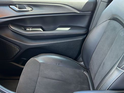 Used 2024 Jeep Grand Cherokee L Altitude image 19