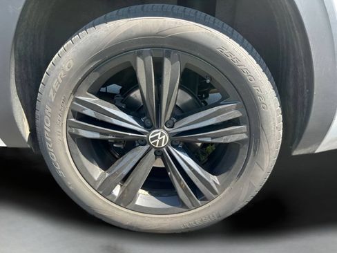 Used 2023 Volkswagen Atlas SEL R-Line AWD/4WD image 16