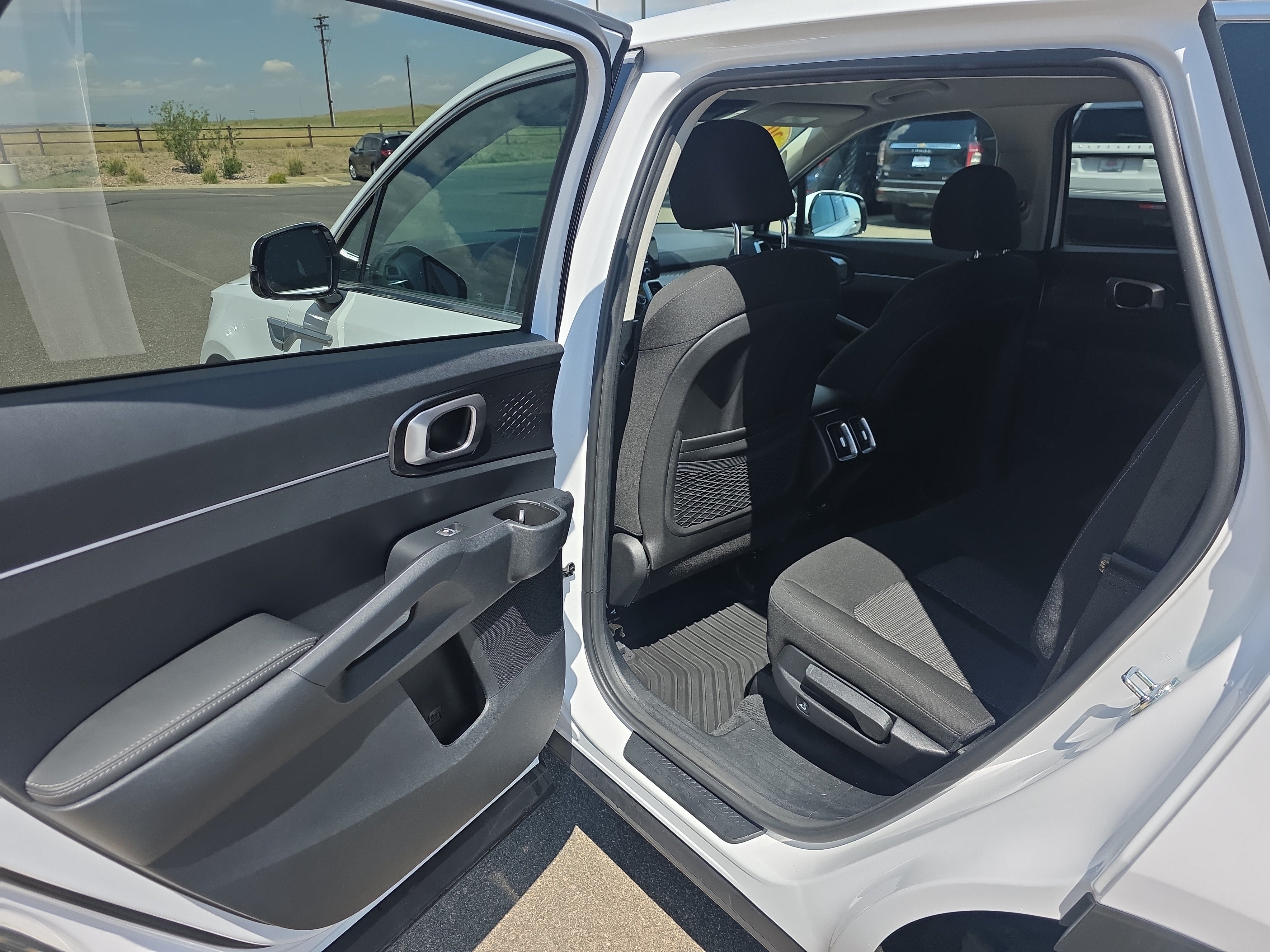Used 2022 Kia Sorento LX AWD/4WD image 12