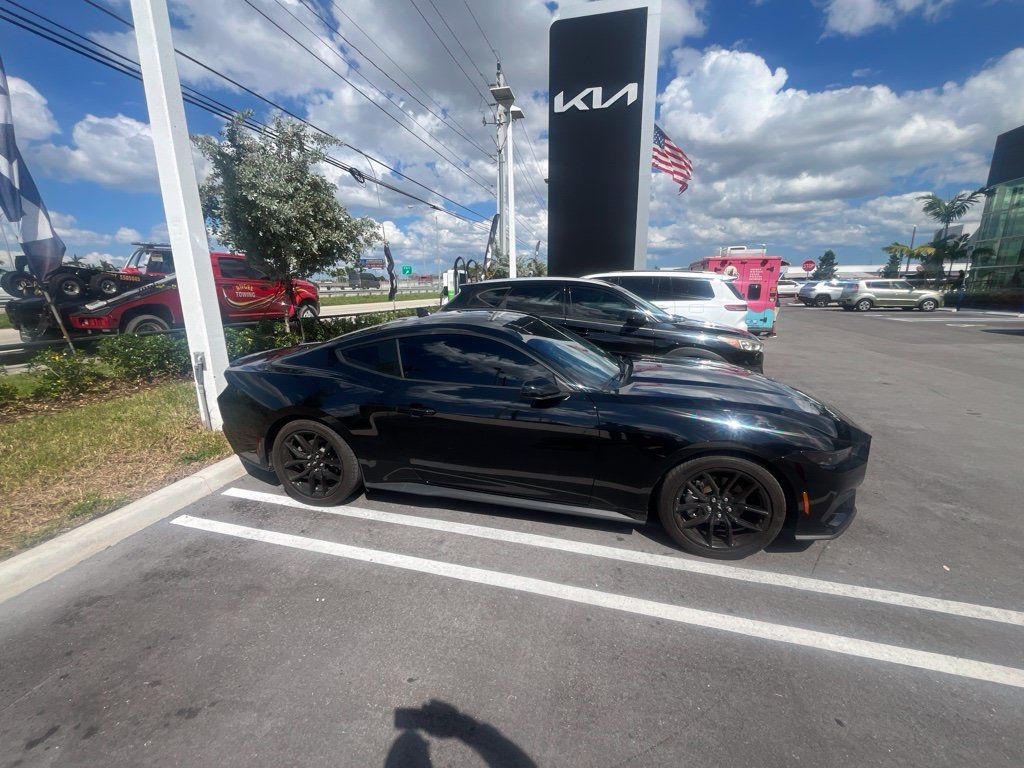 Used 2024 Ford Mustang Coupe RWD image 3