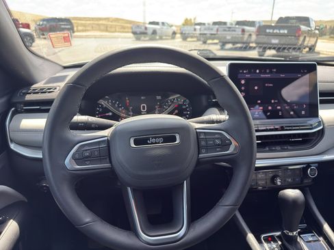 Certified 2025 Jeep Compass Limited AWD/4WD image 14