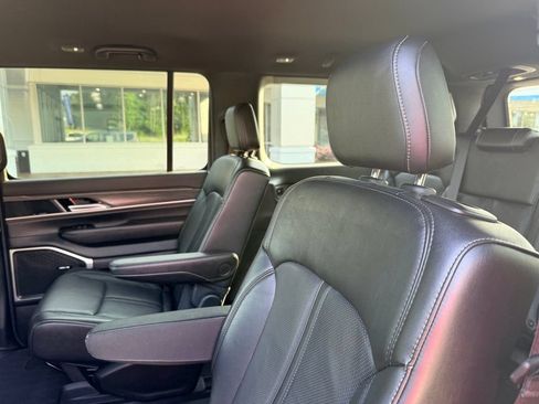 Used 2024 Jeep Wagoneer Series II AWD/4WD image 20
