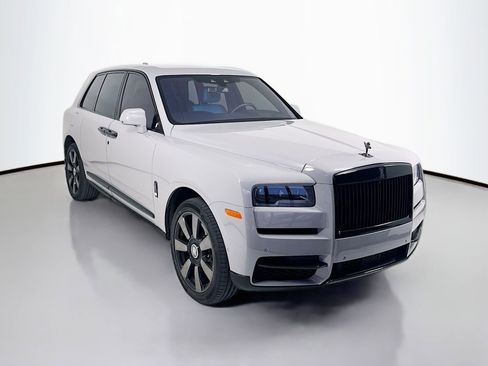 Certified 2022 Rolls-Royce Cullinan w/ Dark Exterior Package AWD/4WD image 1