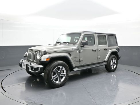 Used 2021 Jeep Wrangler Unlimited Sahara w/ Safety Group image 10