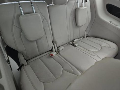Used 2017 Chrysler Pacifica Touring-L Plus image 15