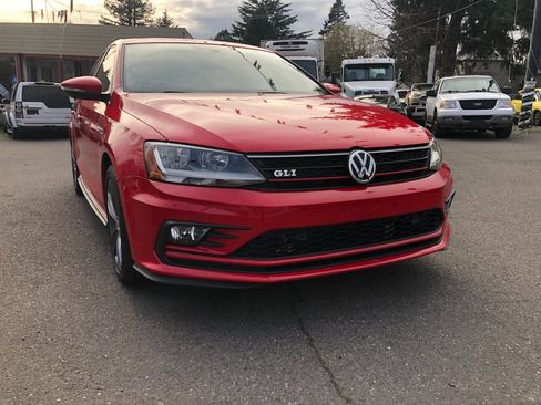 Used 2017 Volkswagen Jetta GLI image 6