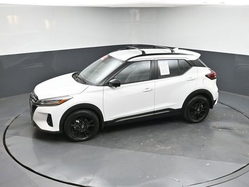 Used 2021 Nissan Kicks SR w/ SR Premium Package image 35