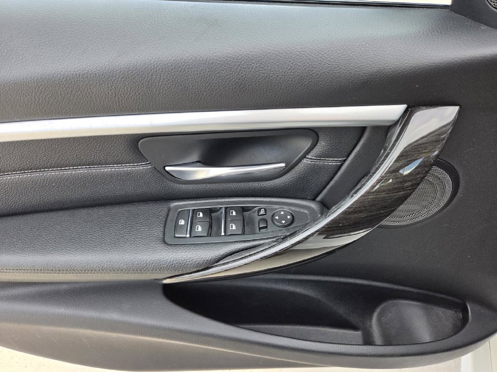 Used 2018 BMW 330i Sedan RWD image 16