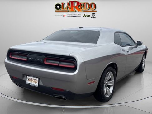 Used 2016 Dodge Challenger SXT image 9