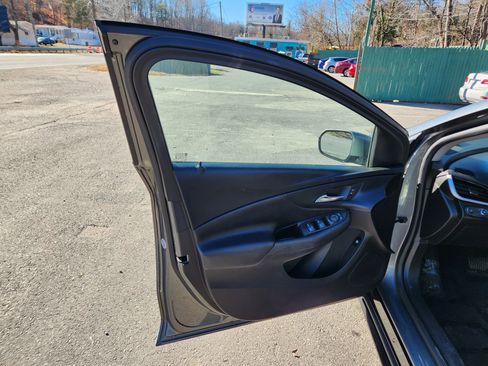 Used 2017 Chevrolet Volt LT w/ Comfort Package image 20