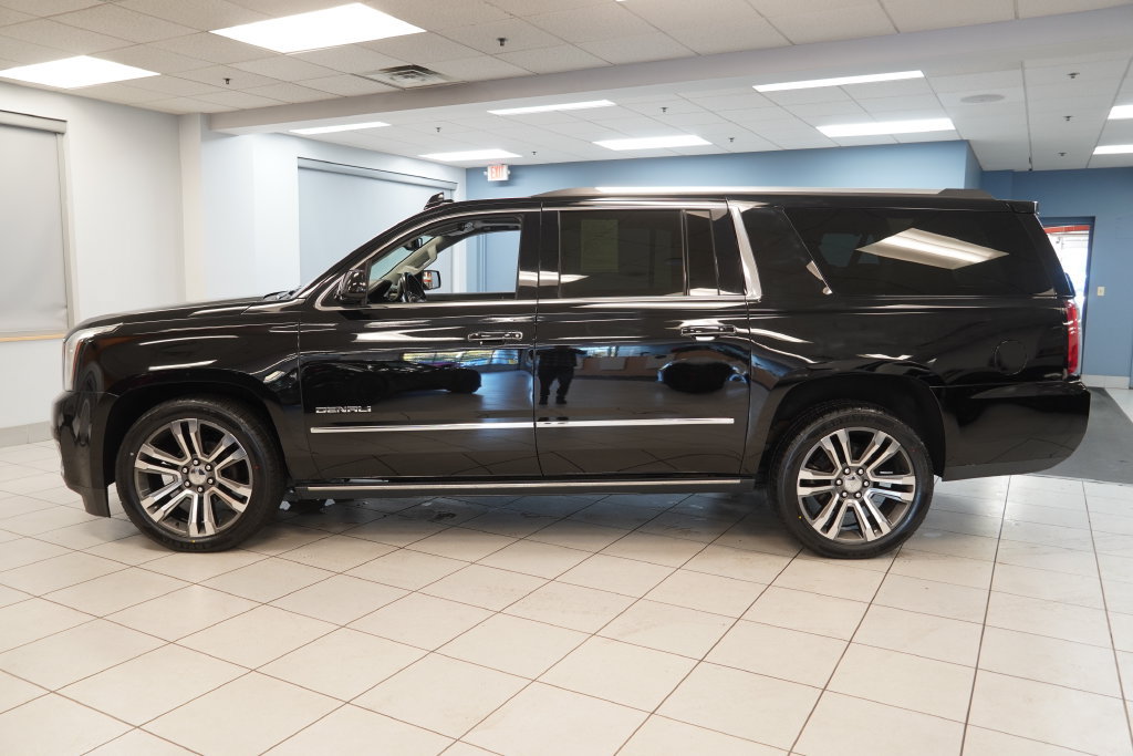 Used 2020 GMC Yukon XL Denali w/ Denali Premium Package AWD/4WD image 2