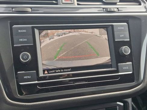 Used 2022 Volkswagen Tiguan S image 17