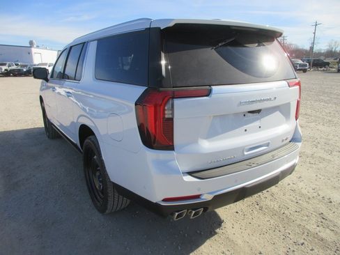 New 2026 GMC Yukon XL Denali image 7