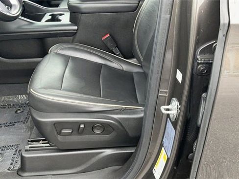 Used 2021 GMC Yukon XL SLT image 16