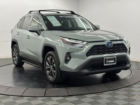 Used 2022 Toyota RAV4 XLE Premium AWD/4WD image 8