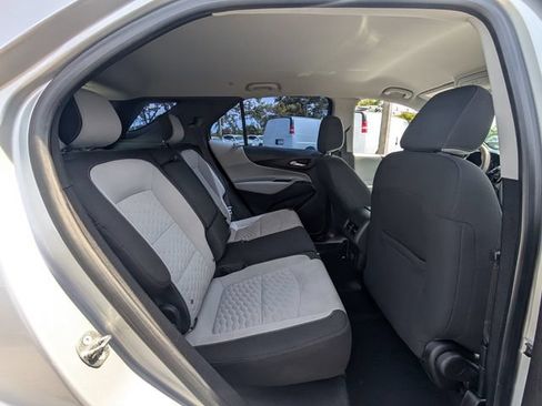 Used 2018 Chevrolet Equinox LS FWD image 15