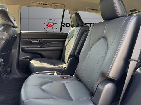 Certified 2024 Toyota Grand Highlander AWD image 18