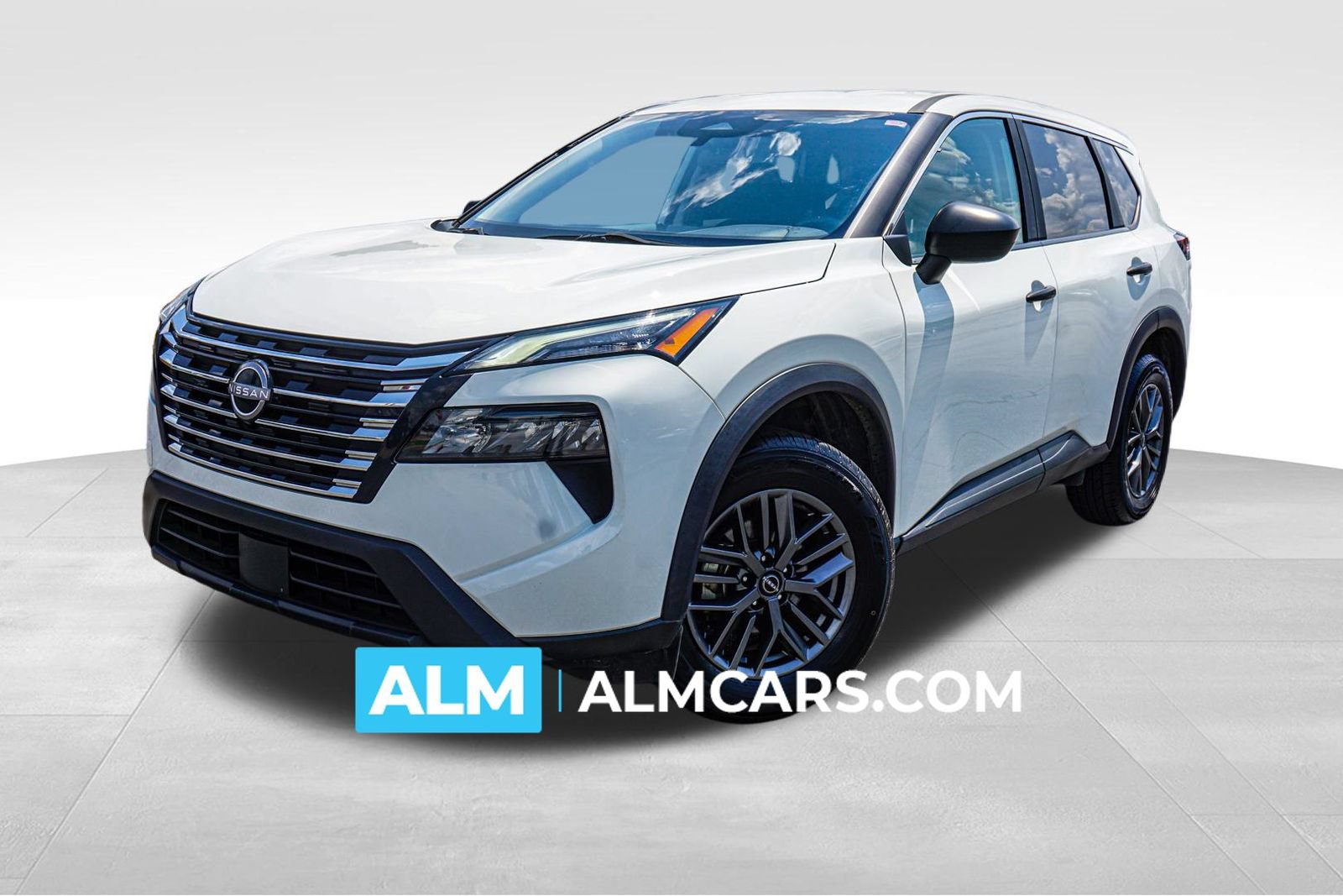 Used 2024 Nissan Rogue S FWD image 1