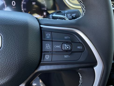 Used 2025 Jeep Grand Cherokee L Laredo image 28