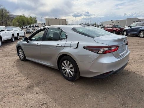 Used 2022 Toyota Camry LE image 3