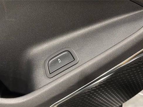 Used 2025 GMC Acadia Elevation image 20