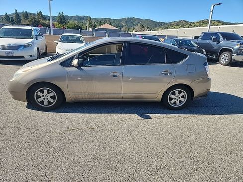Used 2005 Toyota Prius Base image 2
