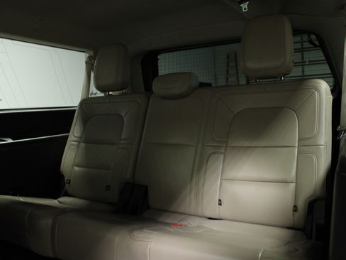 Used 2022 Lincoln Navigator L Reserve w/ Monochromatic Package image 14