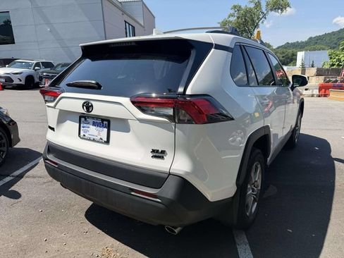Used 2023 Toyota RAV4 XLE AWD/4WD image 6