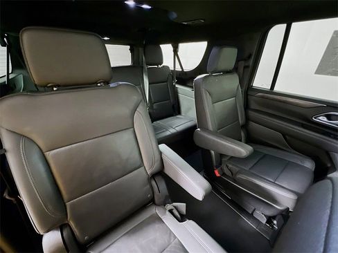 Used 2022 Chevrolet Suburban LT w/ LT Signature Plus Package image 28