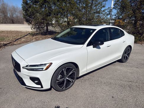 Used 2024 Volvo S60 B5 Core image 1