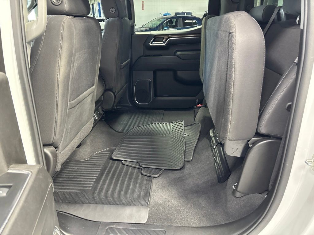 Used 2024 Chevrolet Silverado 1500 LT AWD/4WD image 33
