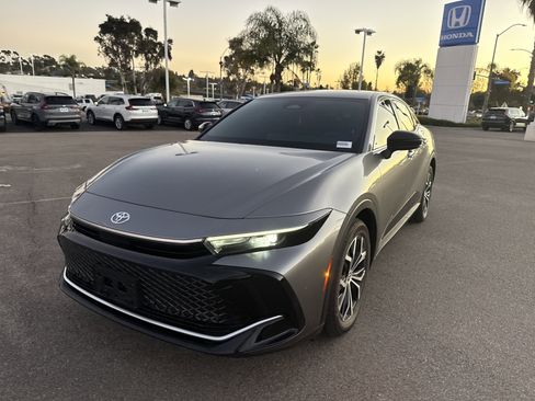 Used 2026 Toyota Crown XLE image 9