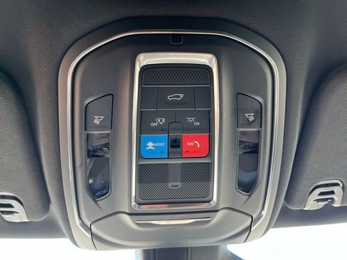 Used 2025 Jeep Wagoneer 4WD image 28