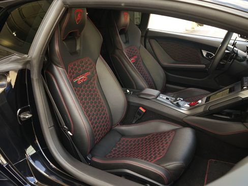 Used 2021 Lamborghini Huracan EVO image 11