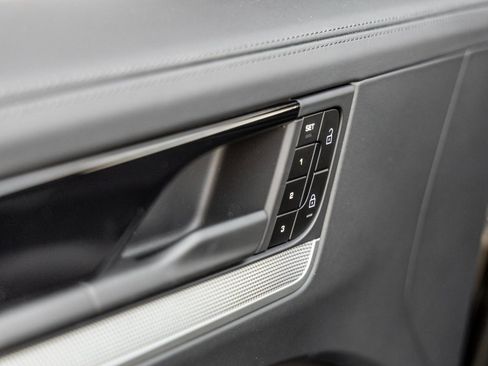 Used 2026 Porsche Cayenne Coupe image 21