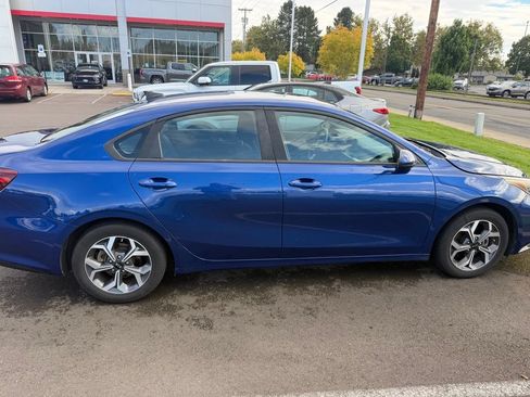 Used 2019 Kia Forte LXS FWD image 7