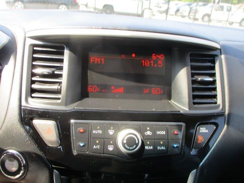 Used 2013 Nissan Pathfinder S FWD image 16