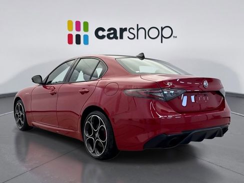 Used 2024 Alfa Romeo Giulia Veloce image 3