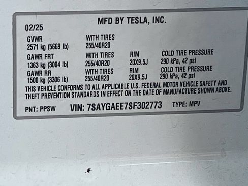 Used 2025 Tesla Model Y Long Range AWD/4WD image 32