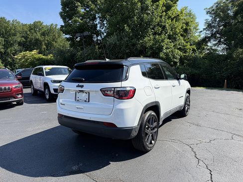 Used 2025 Jeep Compass Limited w/ Sun & Sound Group AWD/4WD image 6
