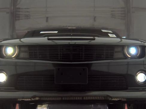 Used 2010 Chevrolet Camaro SS w/ LPO, Ground Effects Package RWD image 2