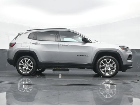 Used 2022 Jeep Compass Latitude image 22