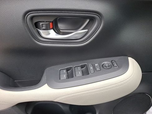 Certified 2025 Honda HR-V LX image 12