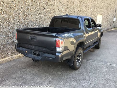 Used 2021 Toyota Tacoma TRD Off-Road w/ TRD Premium Off Road Package AWD/4WD image 6