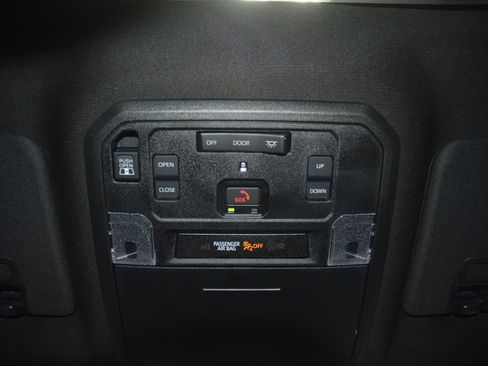 Used 2025 Toyota Tacoma Limited AWD/4WD image 46