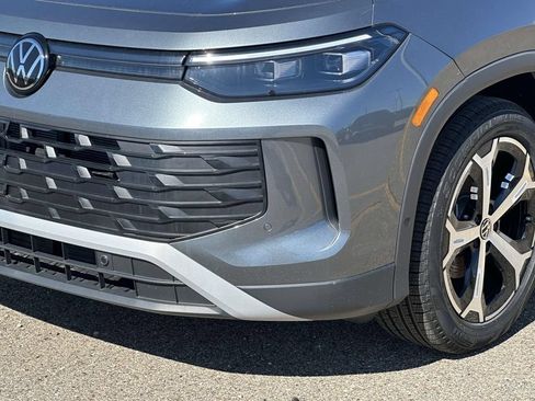 New 2025 Volkswagen Tiguan SE FWD image 7