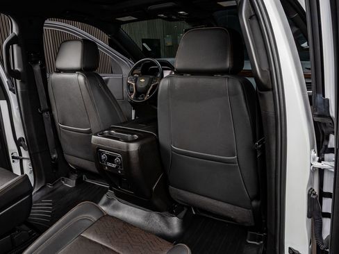 Used 2023 Chevrolet Suburban High Country image 33