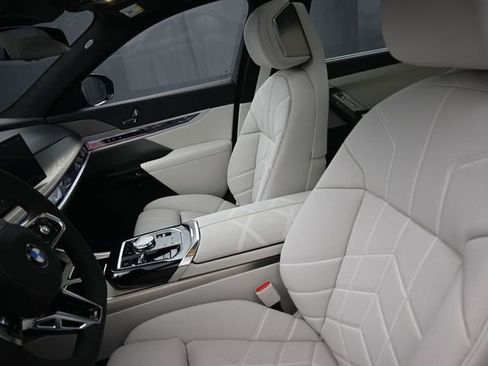 New 2025 BMW 760i xDrive w/ Executive Package image 19