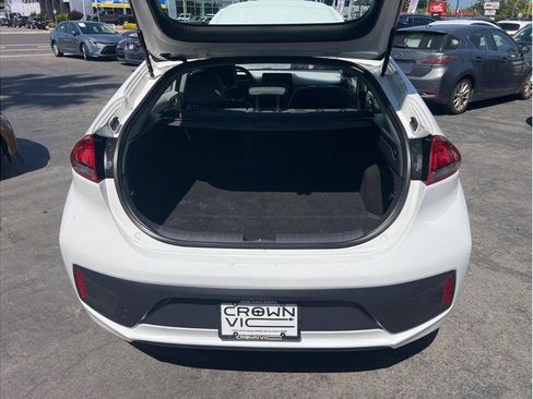 Used 2020 Hyundai Ioniq SE FWD image 24